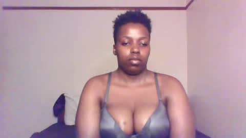 Snapshot of queen_melanine chatting on 01/03/25, 02:43 QUEEN online show from 01/03/25, 02:43