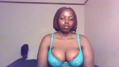 Snapshot of queen_melanine chatting on 01/11/25, 01:16 QUEEN online show from 01/11/25, 01:16