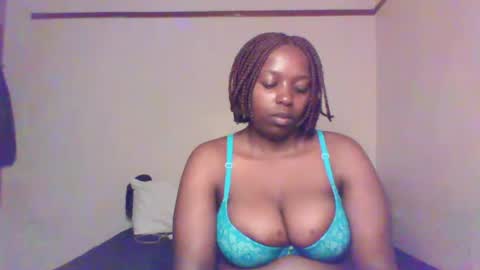 Snapshot of queen_melanine chatting on 01/13/25, 12:30 QUEEN online show from 01/13/25, 12:30