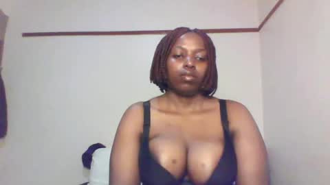 Snapshot of queen_melanine chatting on 01/17/25, 12:31 QUEEN online show from 01/17/25, 12:31