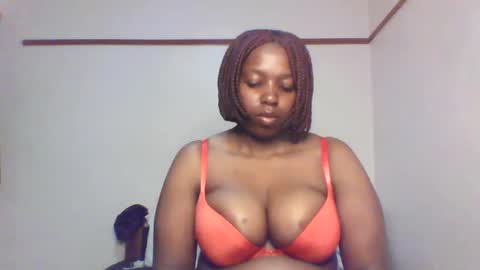 Snapshot of queen_melanine chatting on 01/19/25, 11:53 QUEEN online show from 01/19/25, 11:53