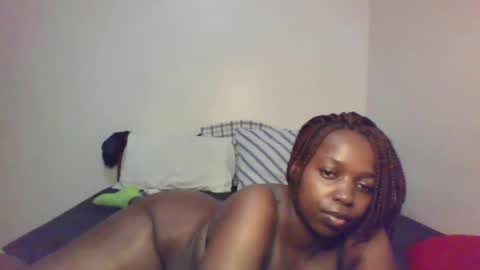 Snapshot of queen_melanine chatting on 01/22/25, 12:59 QUEEN online show from 01/22/25, 12:59