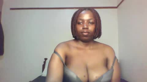 Snapshot of queen_melanine chatting on 01/25/25, 12:48 QUEEN online show from 01/25/25, 12:48