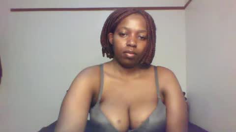 Snapshot of queen_melanine chatting on 01/27/25, 12:33 QUEEN online show from 01/27/25, 12:33