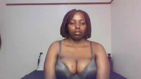 Snapshot of queen_melanine chatting on 01/27/25, 03:37 QUEEN online show from 01/27/25, 03:37
