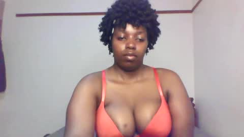 Snapshot of queen_melanine chatting on 02/06/25, 11:58 QUEEN online show from 02/06/25, 11:58