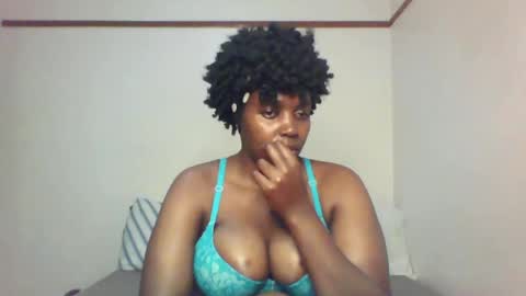 Snapshot of queen_melanine chatting on 02/10/25, 03:24 QUEEN online show from 02/10/25, 03:24