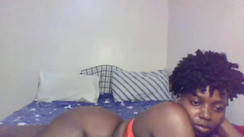 Snapshot of queen_melanine chatting on 02/13/25, 02:12 QUEEN online show from 02/13/25, 02:12