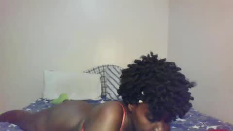 Snapshot of queen_melanine chatting on 02/15/25, 02:26 QUEEN online show from 02/15/25, 02:26