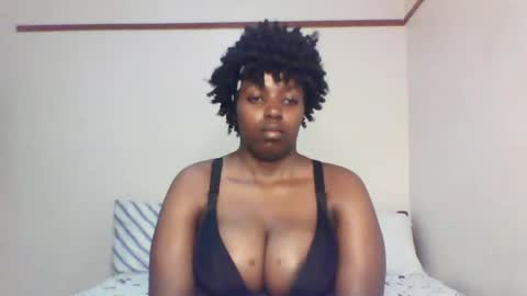 Snapshot of queen_melanine chatting on 02/17/25, 03:47 QUEEN online show from 02/17/25, 03:47