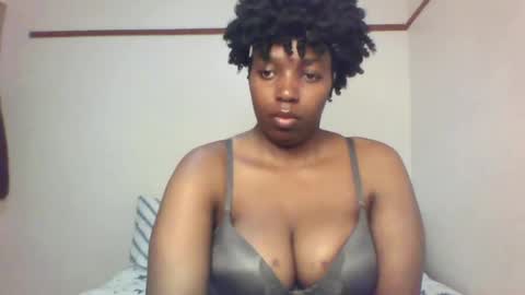 Snapshot of queen_melanine chatting on 02/20/25, 03:23 QUEEN online show from 02/20/25, 03:23