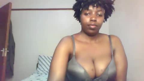 Snapshot of queen_melanine chatting on 02/21/25, 03:45 QUEEN online show from 02/21/25, 03:45