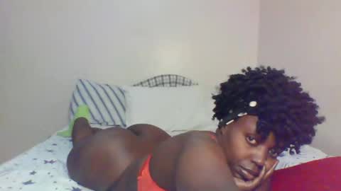 Snapshot of queen_melanine chatting on 02/23/25, 05:01 QUEEN online show from 02/23/25, 05:01