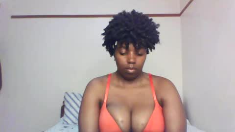 Snapshot of queen_melanine chatting on 02/25/25, 04:35 QUEEN online show from 02/25/25, 04:35