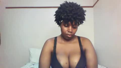 Snapshot of queen_melanine chatting on 02/26/25, 12:49 QUEEN online show from 02/26/25, 12:49