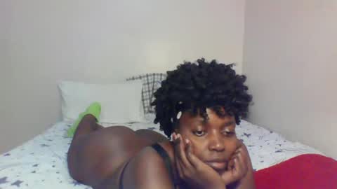 Snapshot of queen_melanine chatting on 02/26/25, 03:53 QUEEN online show from 02/26/25, 03:53