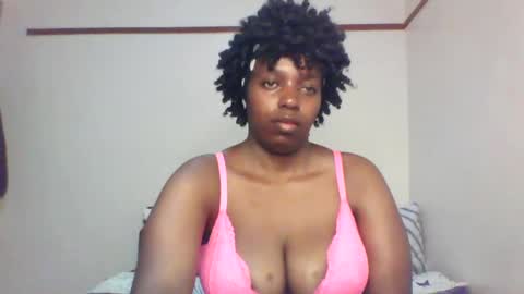 Snapshot of queen_melanine chatting on 02/28/25, 12:54 QUEEN online show from 02/28/25, 12:54