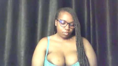 Snapshot of queen_melanine chatting on 06/06/26, 04:06 QUEEN online show from 06/06/26, 04:06