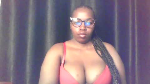 Snapshot of queen_melanine chatting on 06/14/26, 04:03 QUEEN online show from 06/14/26, 04:03