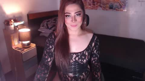 Snapshot of queen_of_all_queens chatting on 02/07/25, 12:42 samantha online show from 02/07/25, 12:42