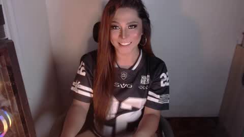 Snapshot of queen_of_all_queens chatting on 10/05/25, 11:52 samantha online show from 10/05/25, 11:52