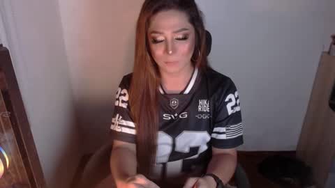 Snapshot of queen_of_all_queens chatting on 10/14/25, 02:29 samantha online show from 10/14/25, 02:29