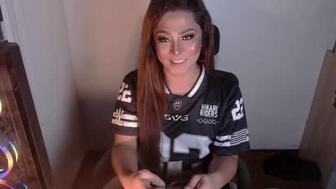 Snapshot of queen_of_all_queens chatting on 10/21/25, 12:06 samantha online show from 10/21/25, 12:06