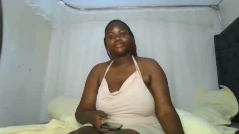 Snapshot of queen_sarafina chatting on 03/25/26, 07:47 Queen Sara online show from 03/25/26, 07:47
