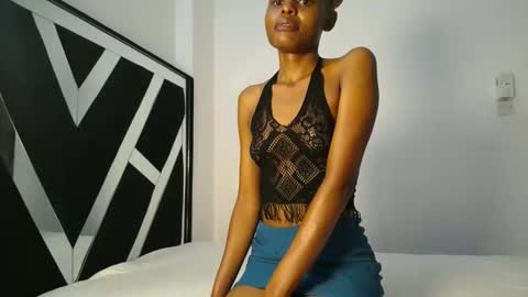 Snapshot of queen_sashavixen chatting on 04/22/26, 05:10 queen_sashavixen online show from 04/22/26, 05:10