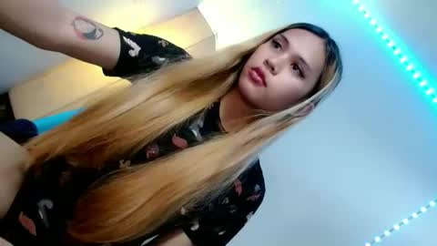 Snapshot of queena10 chatting on 09/26/25, 10:47 CALL ME YOUR QUEEN AIVY1 online show from 09/26/25, 10:47