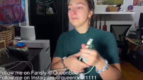 QueenBee online show from 11/08/25, 03:29