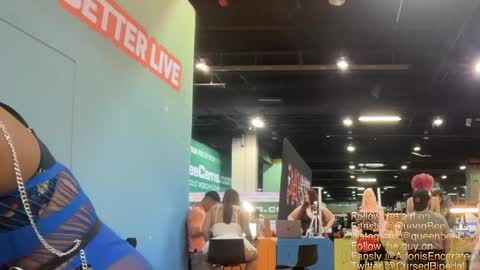 QueenBee online show from 04/12/26, 08:25