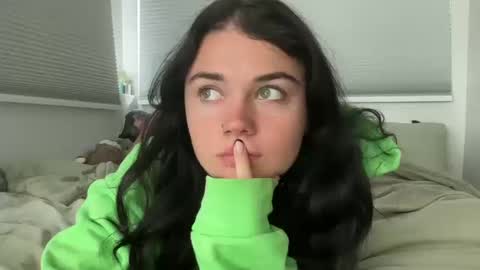 Snapshot of queencassidyy chatting on 10/14/25, 08:20 Cassidy online show from 10/14/25, 08:20