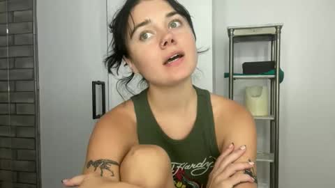 Snapshot of queencassidyy chatting on 10/29/25, 11:17 Cassidy online show from 10/29/25, 11:17