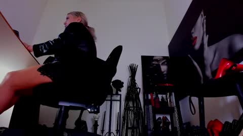 Snapshot of queencatsnow chatting on 02/02/26, 03:05 Misscatsnow online show from 02/02/26, 03:05