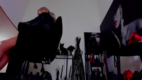 Snapshot of queencatsnow chatting on 02/06/26, 02:16 Misscatsnow online show from 02/06/26, 02:16