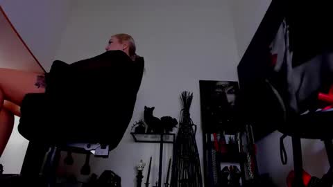 Snapshot of queencatsnow chatting on 02/28/26, 08:48 Misscatsnow online show from 02/28/26, 08:48