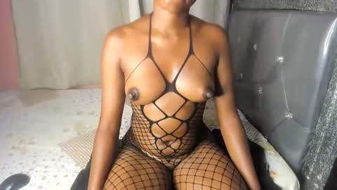 Snapshot of queenchloe1 chatting on 07/03/26, 04:52 queenchloe1 online show from 07/03/26, 04:52