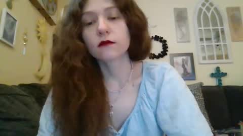 Snapshot of queencrimsonlvx chatting on 04/16/26, 09:15 queencrimsonlvx online show from 04/16/26, 09:15