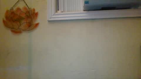 Snapshot of queencrimsonlvx chatting on 04/22/26, 12:13 queencrimsonlvx online show from 04/22/26, 12:13