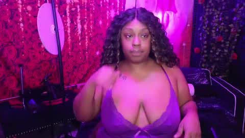 Snapshot of queencroze chatting on 04/07/26, 01:44 Queen Cherise Roze online show from 04/07/26, 01:44