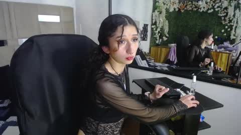Snapshot of queenjenn__ chatting on 01/04/25, 06:51 QUEENJEENN online show from 01/04/25, 06:51