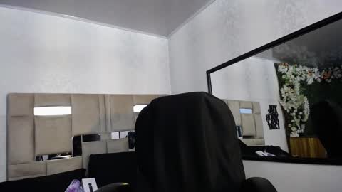 Snapshot of queenjenn__ chatting on 01/13/25, 06:49 QUEENJEENN online show from 01/13/25, 06:49