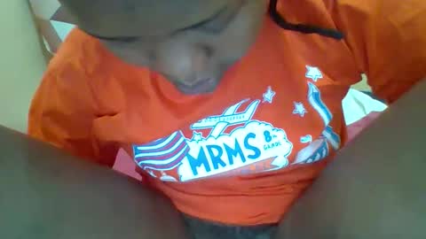 queenleona61 online show from 09/30/25, 07:35