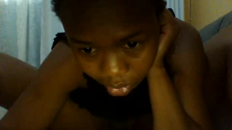 Snapshot of queenleona61 chatting on 06/17/26, 02:29 queenleona61 online show from 06/17/26, 02:29