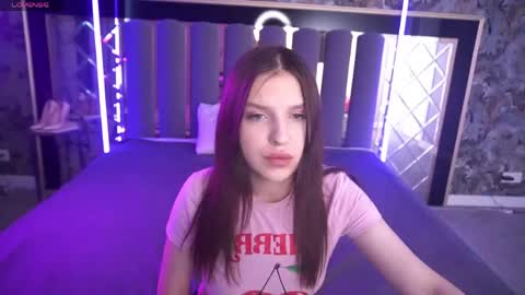 Snapshot of queenlilithh chatting on 05/25/26, 12:44 queenlilithh online show from 05/25/26, 12:44