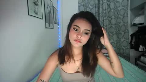 Snapshot of queenliyahxx chatting on 10/11/25, 04:49 liyaaahhhh here online show from 10/11/25, 04:49