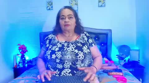 Snapshot of queenmature chatting on 04/19/26, 01:10 VickyBoobss online show from 04/19/26, 01:10