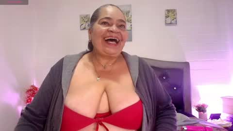 Snapshot of queenmature chatting on 05/09/26, 12:10 VickyBoobss online show from 05/09/26, 12:10