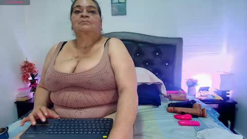 Snapshot of queenmature chatting on 05/12/26, 07:22 VickyBoobss online show from 05/12/26, 07:22